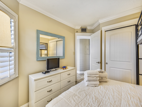 Vacation Condo in Destin Sleeps 9 Guests